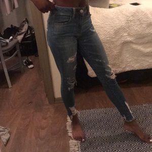 American Eagle Distressed jeans